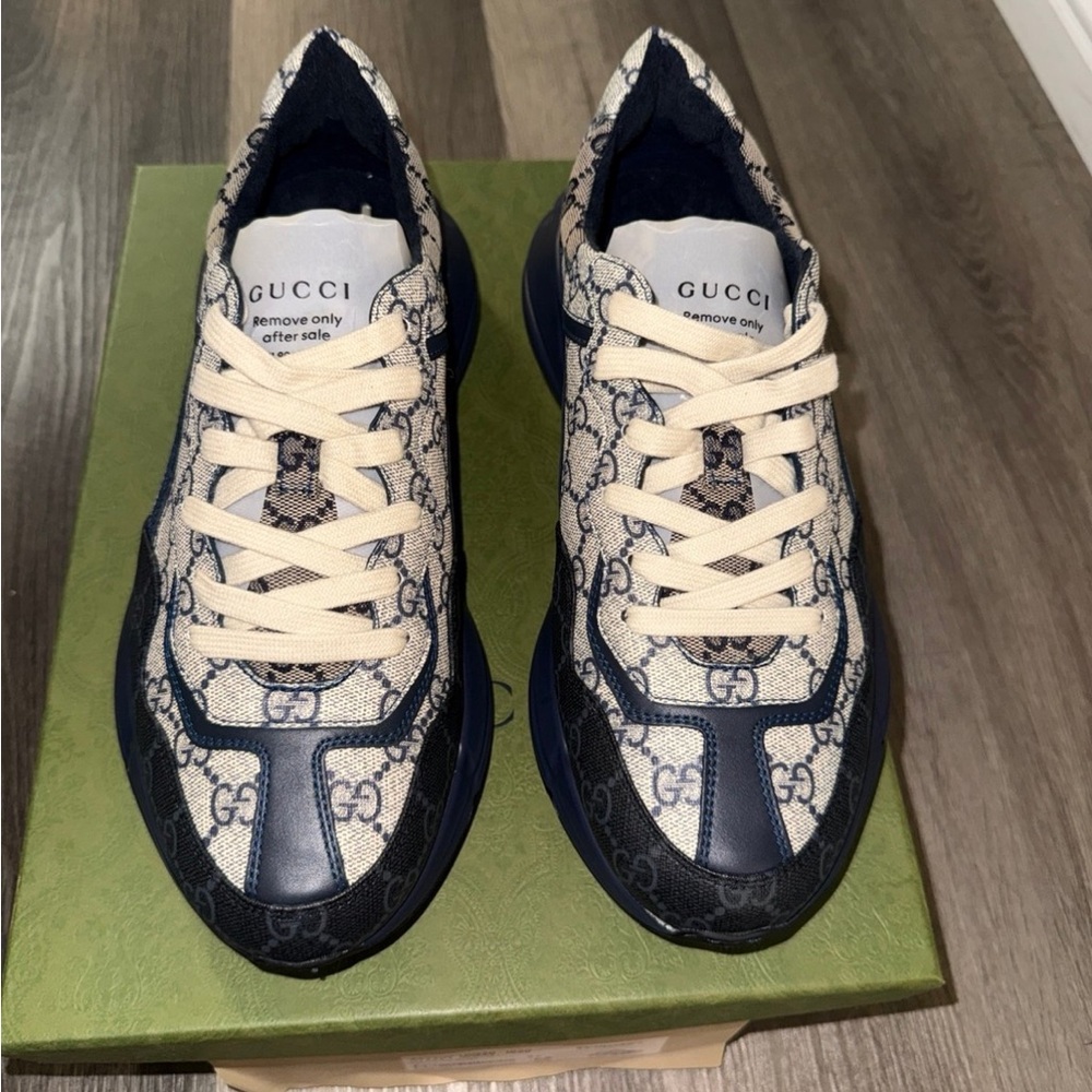🆕 Gucci Rhyton Sneakers - Picture 2 of 12